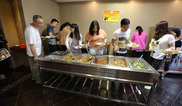什么是團(tuán)膳服務(wù),食堂是否屬于團(tuán)膳膳食？